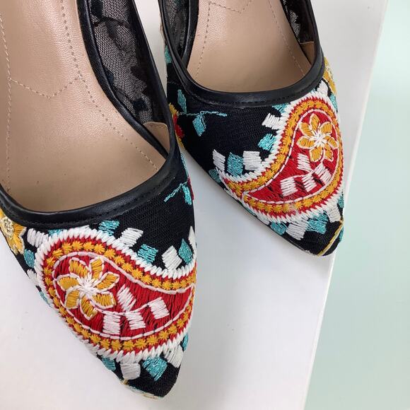 Neiman Marcus Prestige Embroidered Mesh Stiletto heels size 6.5 M - Picture 2 of 12